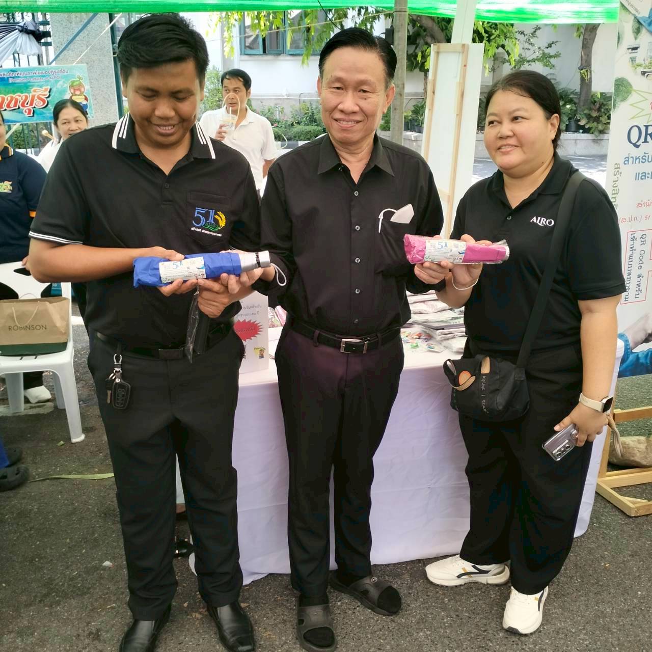 title - คณะทำงานฝ่ายติดตามประเมินผลการจัดงาน วันคล้ายวันสถาปนาสำนักงานการปฏิรูปที่ดินเพื่อเกษตรกรรม (ส.ป.ก.) ครบรอบ 51 ปี เปิดตั้งจุดให้ผู้ร่วมงานได้ร่วมสนุก เล่นเกมส์ และตอบแบบประเมินผลการจัดงาน ผ่านระบบออนไลน์